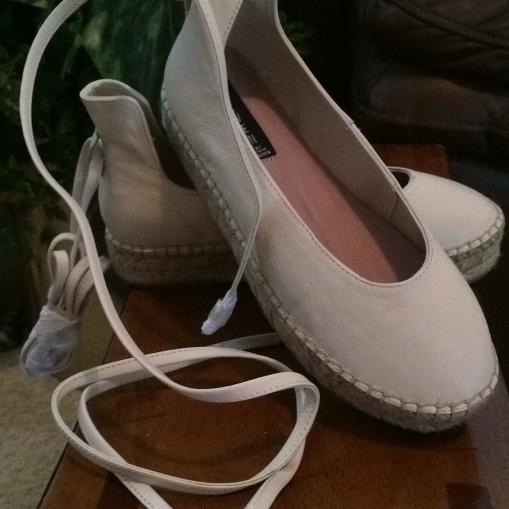 Shoes - Picture 4 of 5